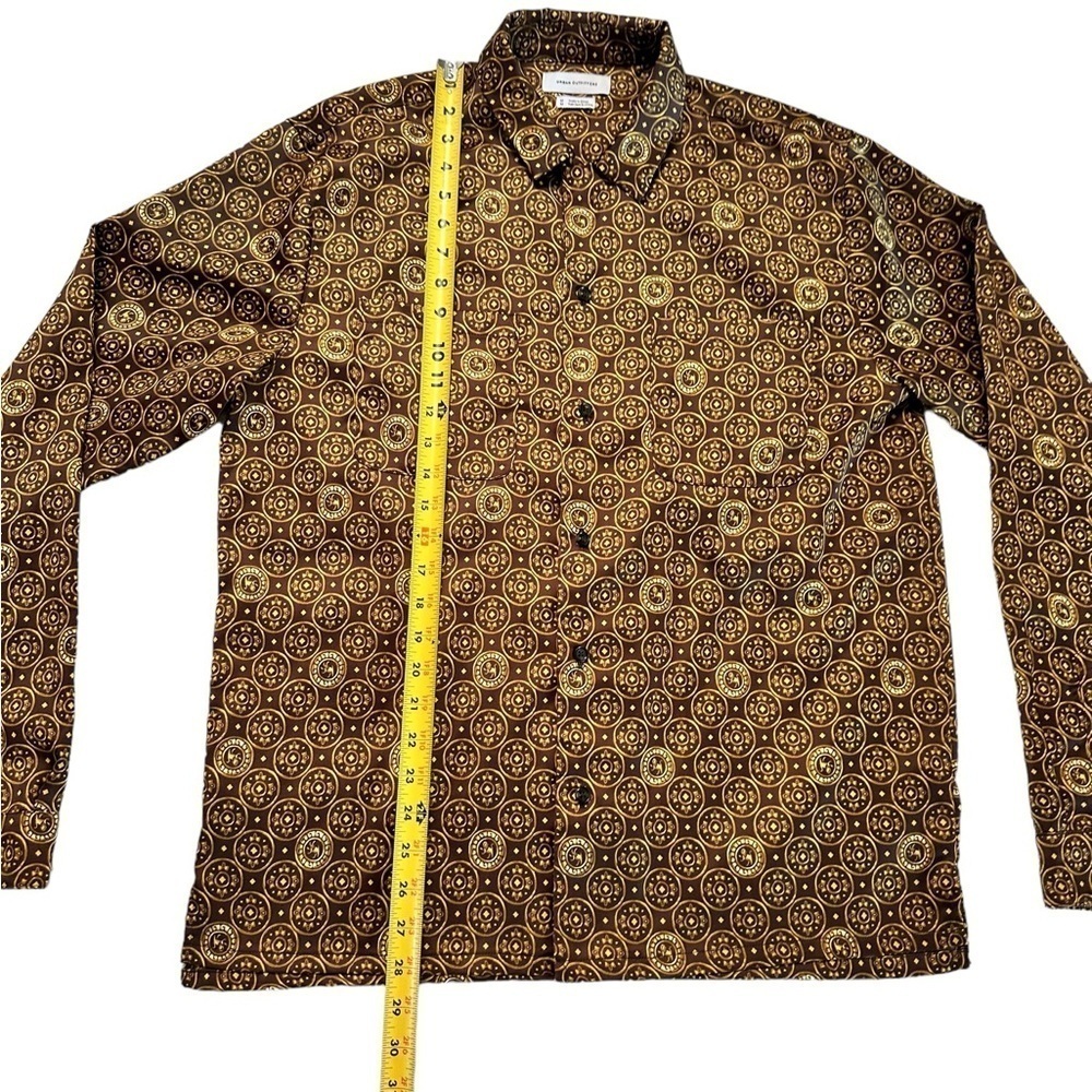 Urban Outfitters Brown & Gold Printed Button-Down Shirt - Picture 5 of 16